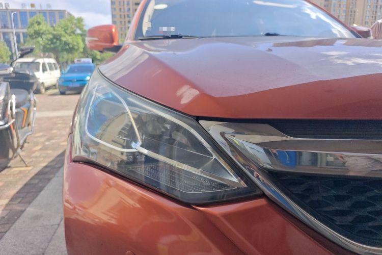 Used BYD Song 2017 Gaishi Upgrade Edition 1.5TI Manual Elite Model Right Front Headlight