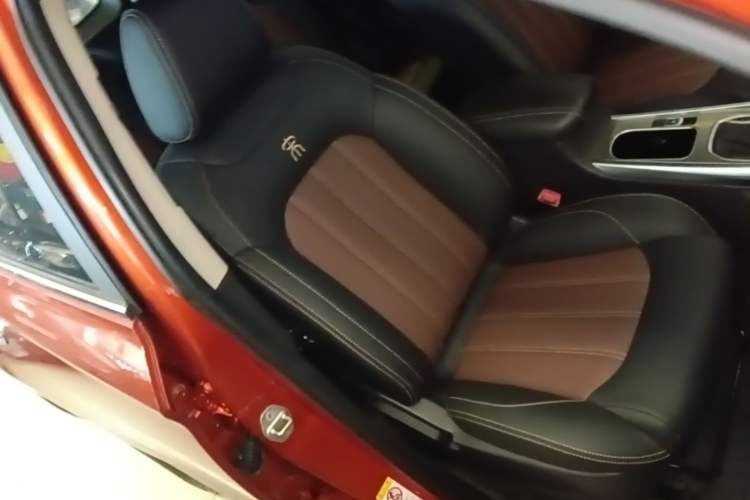 Used BYD Song 2017 Gaishe Upgrade Edition 1.5TID Automatic Elite Model Right Front Seat