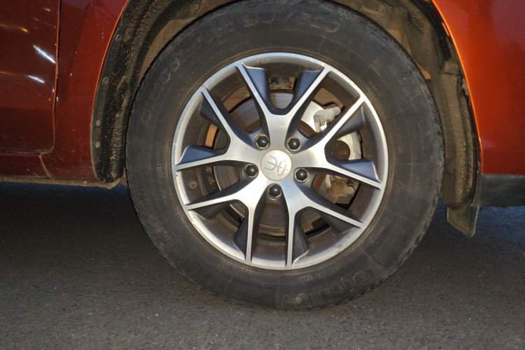 Used BYD Song 2017 Gaishi Upgrade Edition 1.5TI Manual Elite Model Right Front Wheel Hub