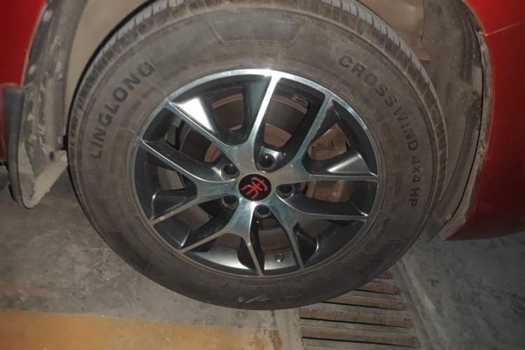 Used BYD Song 2017 Gaishi Upgrade Edition 1.5TID Automatic Luxury Model Right Front Wheel Hub