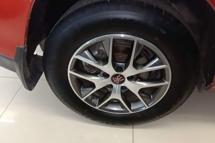 Used BYD Song 2017 Gaishe Upgrade Edition 1.5TID Automatic Elite Model Right Rear Wheel Hub