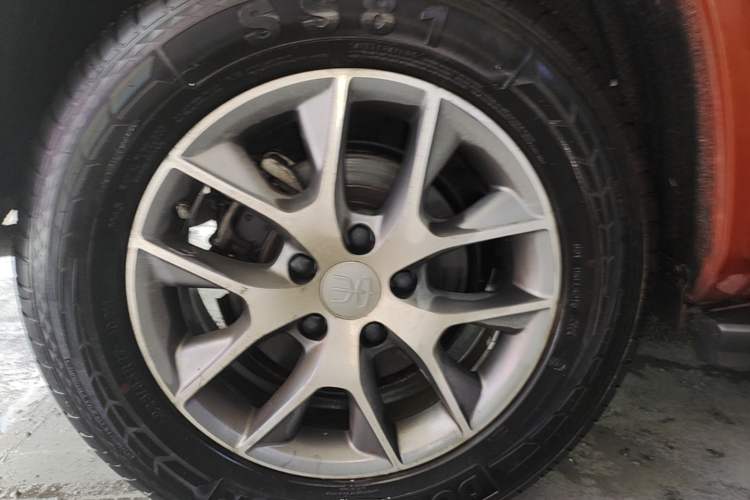 Used BYD Song 2017 Gaishi Upgrade Edition 1.5TI Manual Elite Model Right Rear Wheel Hub