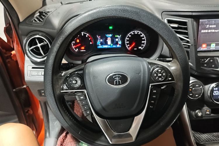 Used BYD Song 2017 Gaishe Upgrade Edition 1.5TID Automatic Elite Model Steering Wheel
