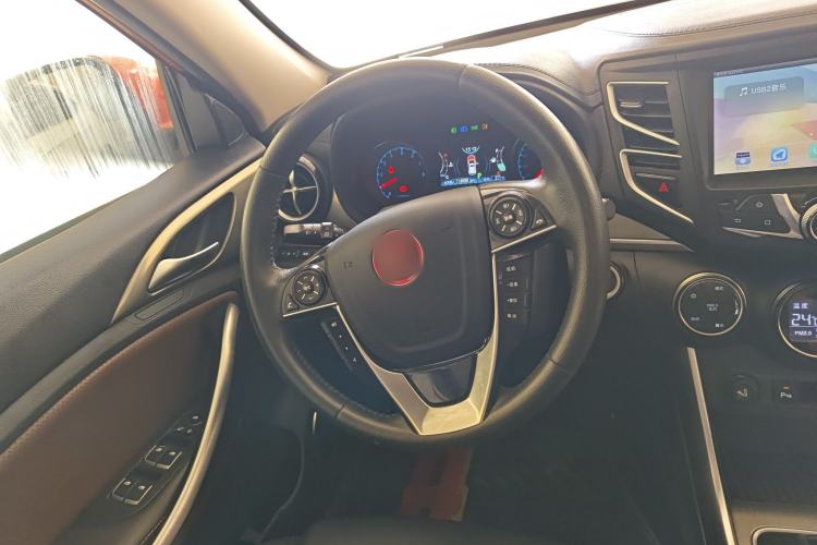 Used BYD Song 2017 Gaishe Upgrade Edition 1.5TID Automatic Elite Model Steering Wheel