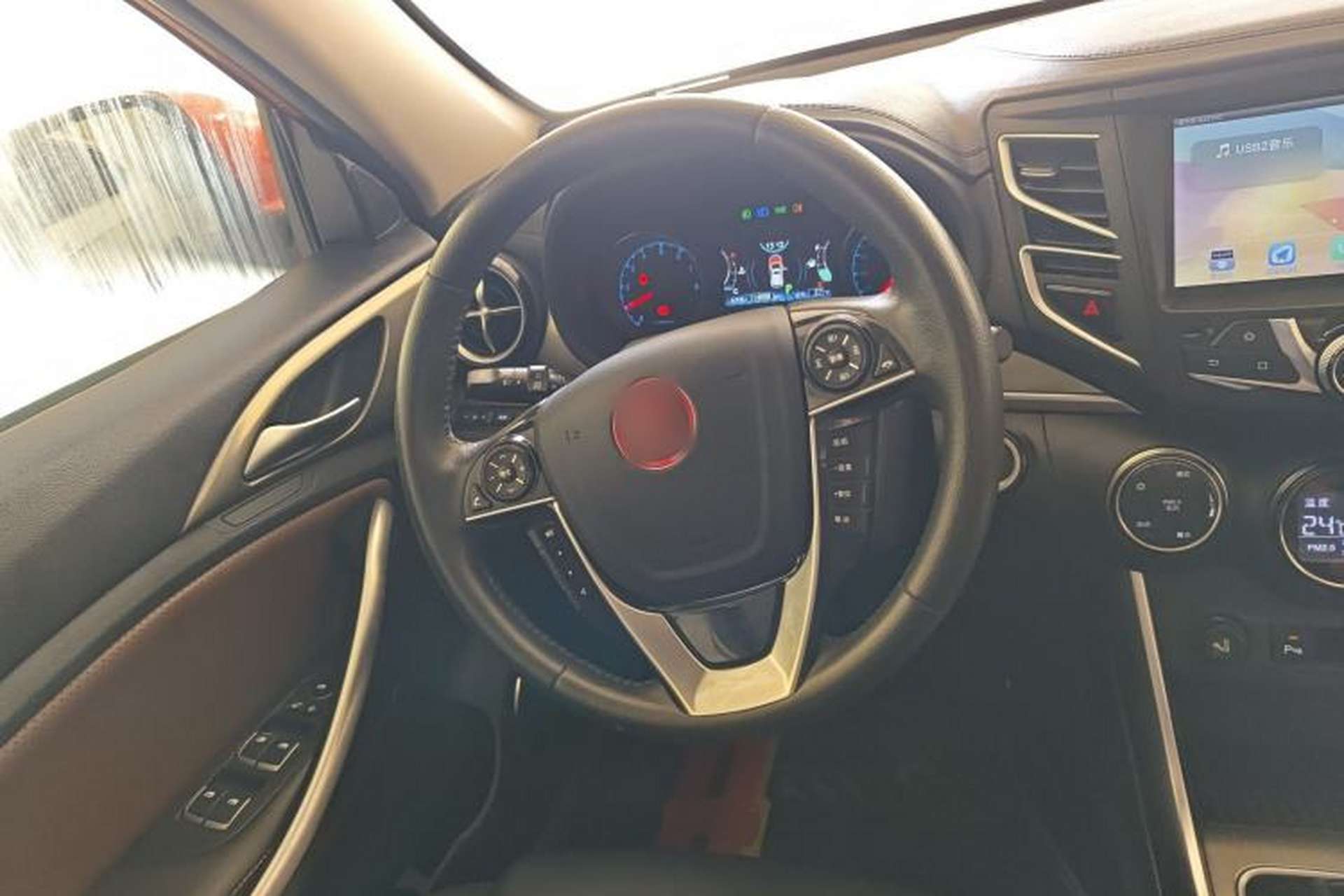 Used BYD Song 2017 Gaishe Upgrade Edition 1.5TID Automatic Elite Model Steering Wheel