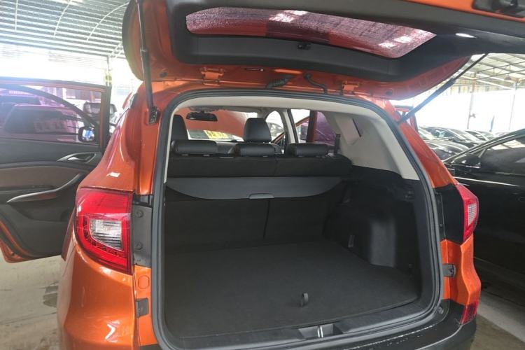 Used BYD Song 2017 Gaishe Upgrade Edition 1.5TID Automatic Elite Model Trunk