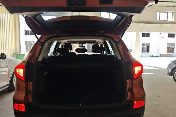 Used BYD Song 2017 Gaishe Upgrade Edition 1.5TID Automatic Elite Model Trunk