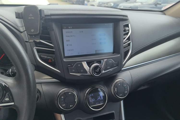 Used BYD Song 2017 Gaishi Upgrade Edition 1.5TI Manual Elite Model Audio And AC Panel
