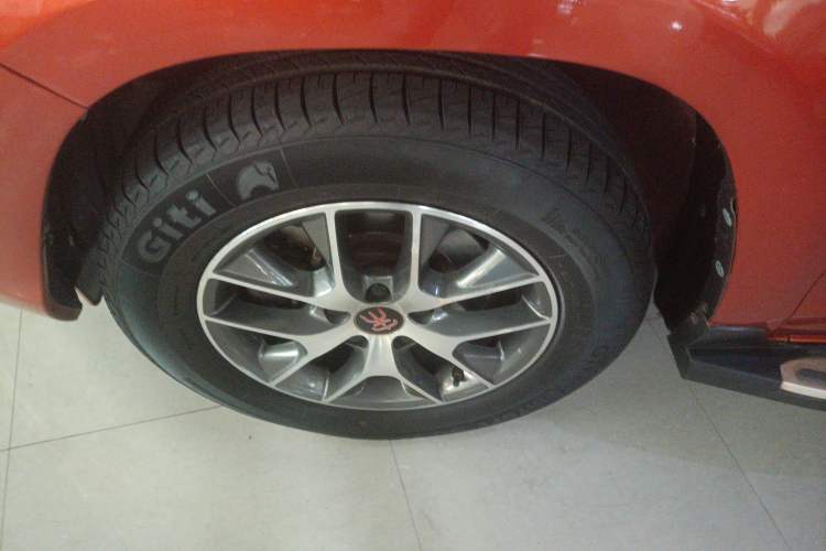 Used BYD Song 2017 Gaishi Upgrade Edition 1.5TI Manual Elite Model Exterior 2