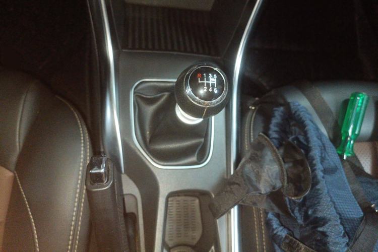 Used BYD Song 2017 Gaishi Upgrade Edition 1.5TI Manual Elite Model Gear Lever