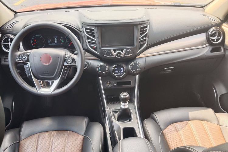 Used BYD Song 2017 Gaishi Upgrade Edition 1.5TI Manual Elite Model Interior 2