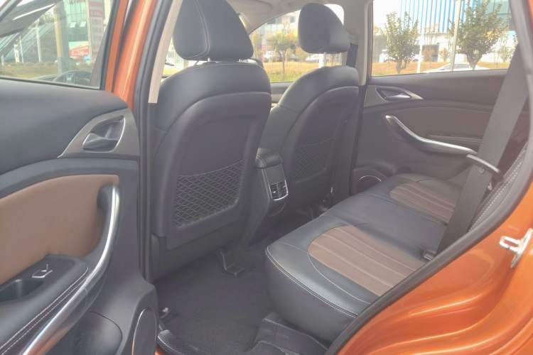 Used BYD Song 2017 Gaishi Upgrade Edition 1.5TI Manual Elite Model Interior 3
