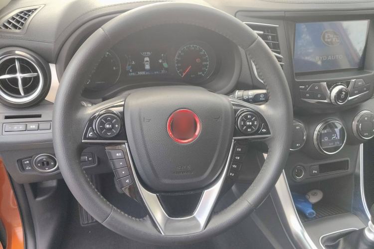 Used BYD Song 2017 Gaishi Upgrade Edition 1.5TI Manual Elite Model Interior 5