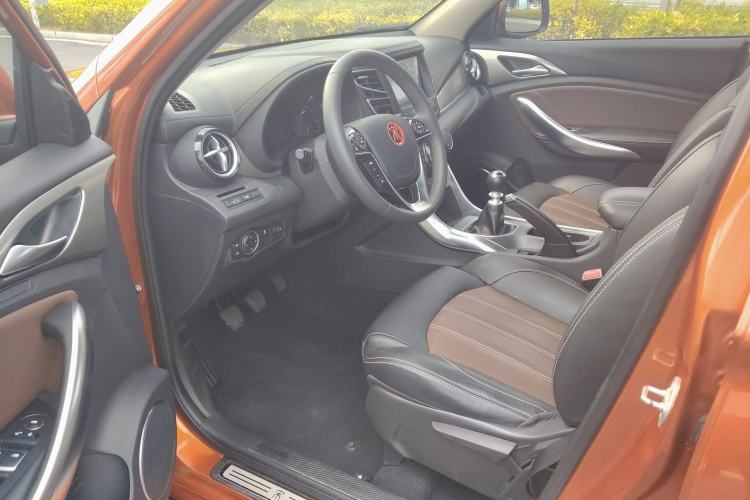 Used BYD Song 2017 Gaishi Upgrade Edition 1.5TI Manual Elite Model Interior 6