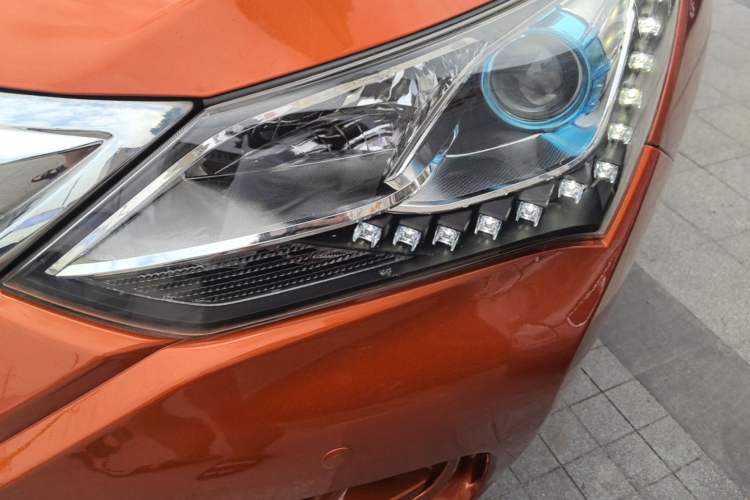 Used BYD Song 2017 Gaishi Upgrade Edition 1.5TI Manual Elite Model Left Front Headlight