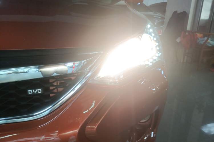 Used BYD Song 2017 Gaishi Upgrade Edition 1.5TI Manual Elite Model Left Front Headlight