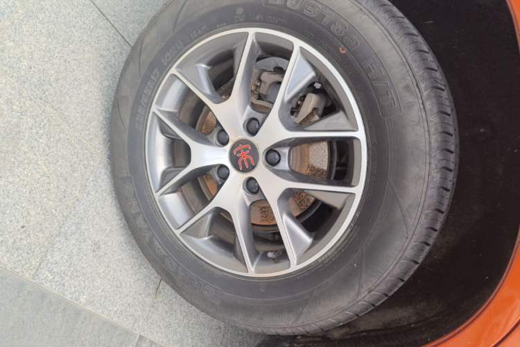 Used BYD Song 2017 Gaishi Upgrade Edition 1.5TI Manual Elite Model Right Rear Wheel Hub