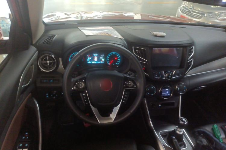 Used BYD Song 2017 Gaishi Upgrade Edition 1.5TI Manual Elite Model Steering Wheel
