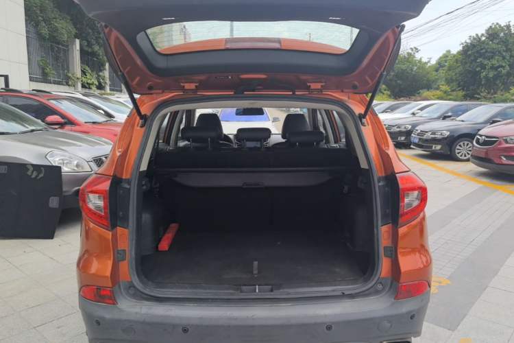 Used BYD Song 2017 Gaishi Upgrade Edition 1.5TI Manual Elite Model Trunk