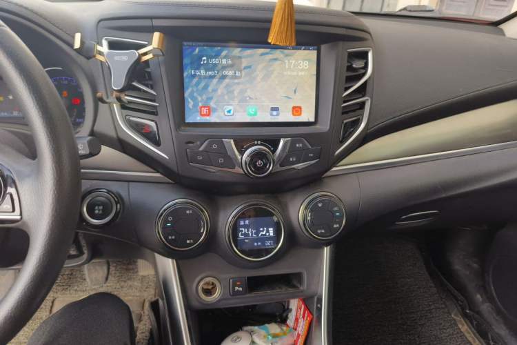 Used BYD Song 2017 Gaishi Upgrade Edition 1.5TI Manual Elite Model Audio And AC Panel