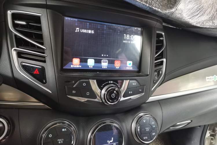 Used BYD Song 2017 Gaishe Upgrade Edition 1.5TID Automatic Elite Model Audio And AC Panel