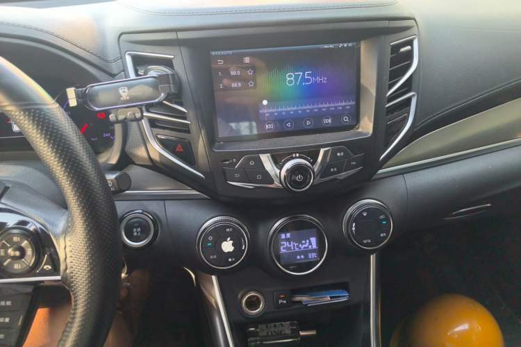 Used BYD Song 2017 Gaishi Upgrade Edition 1.5TI Manual Elite Model Audio And AC Panel
