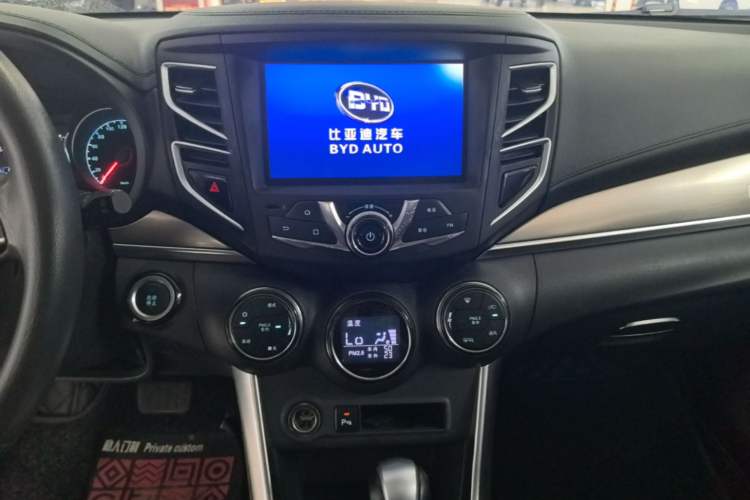 Used BYD Song 2017 Gaishi Upgrade Edition 1.5TID Automatic Luxury Model Audio And AC Panel