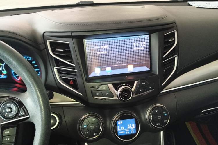 Used BYD Song 2017 Gaishe Upgrade Edition 1.5TID Automatic Elite Model Audio And AC Panel