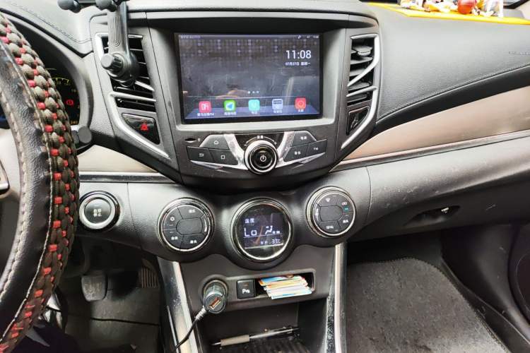 Used BYD Song 2017 Gaishi Upgrade Edition 1.5TI Manual Elite Model Audio And AC Panel