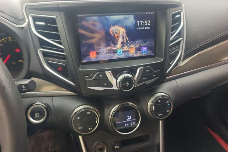 Used BYD Song 2017 Gaishi Upgrade Edition 1.5TI Manual Elite Model Audio And AC Panel