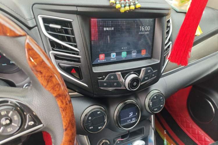 Used BYD Song 2017 Gaishi Upgrade Edition 1.5TI Manual Elite Model Audio And AC Panel