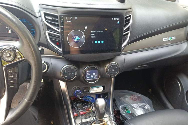 Used BYD Song 2017 Gaishi Upgrade Edition 1.5TID Automatic Luxury Model Audio And AC Panel