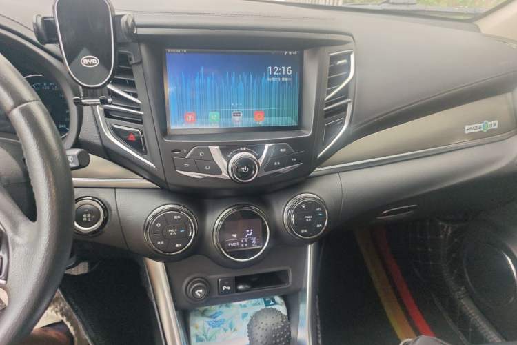 Used BYD Song 2017 Gaishe Upgrade Edition 1.5TID Automatic Elite Model Audio And AC Panel