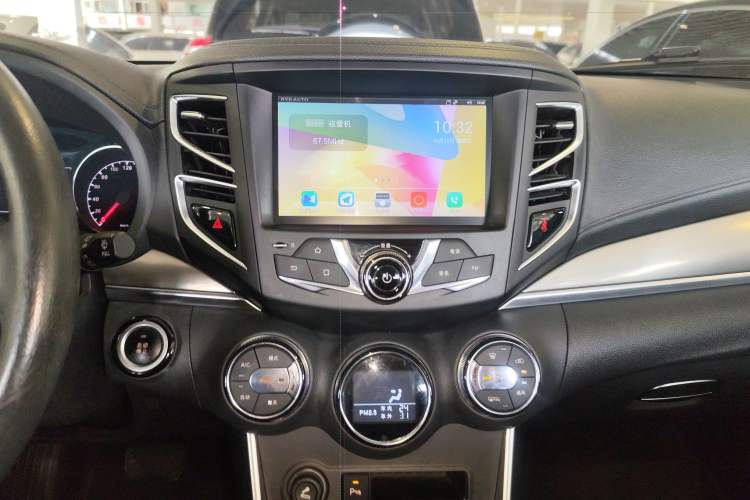 Used BYD Song 2017 Gaishi Upgrade Edition 1.5TID Automatic Luxury Model Audio And AC Panel