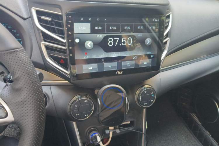 Used BYD Song 2017 Gaishi Upgrade Edition 1.5TI Manual Leading Model Audio And AC Panel