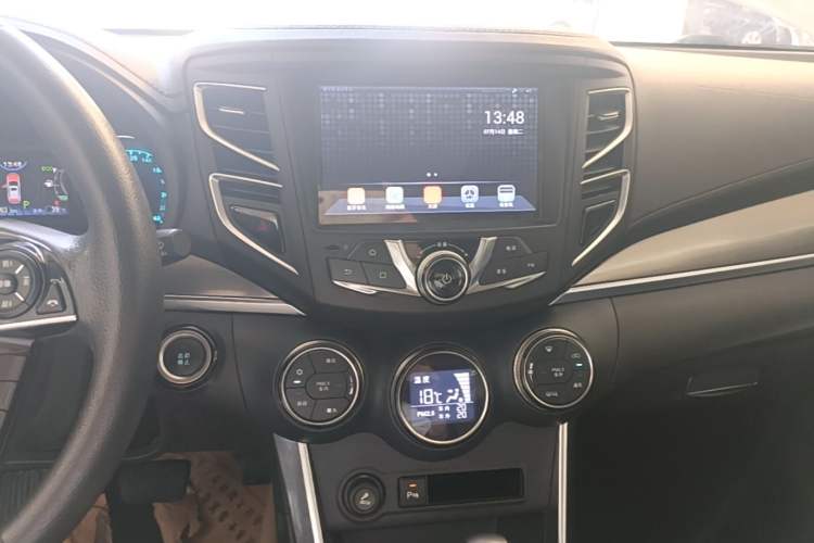 Used BYD Song 2017 Gaishe Upgrade Edition 1.5TID Automatic Elite Model Audio And AC Panel