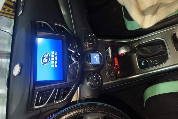 Used BYD Song 2017 Gaishe Upgrade Edition 1.5TID Automatic Elite Model Audio And AC Panel