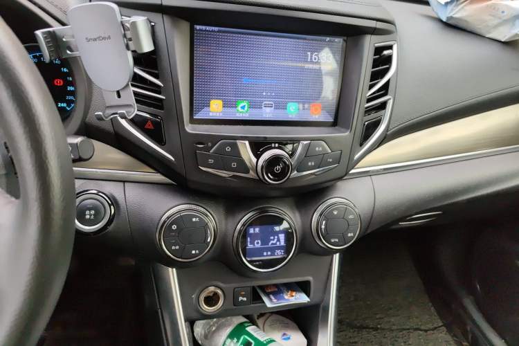 Used BYD Song 2017 Gaishi Upgrade Edition 1.5TI Manual Elite Model Audio And AC Panel
