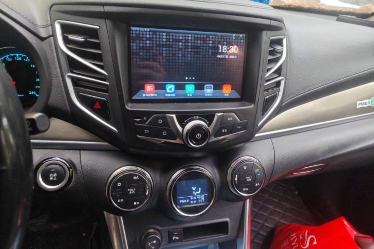 Used BYD Song 2017 Gaishe Upgrade Edition 1.5TID Automatic Elite Model Audio And AC Panel