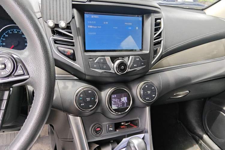 Used BYD Song 2017 Gaishe Upgrade Edition 1.5TID Automatic Elite Model Audio And AC Panel