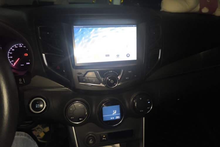 Used BYD Song 2017 Gaishi Upgrade Edition 1.5TI Manual Elite Model Audio And AC Panel
