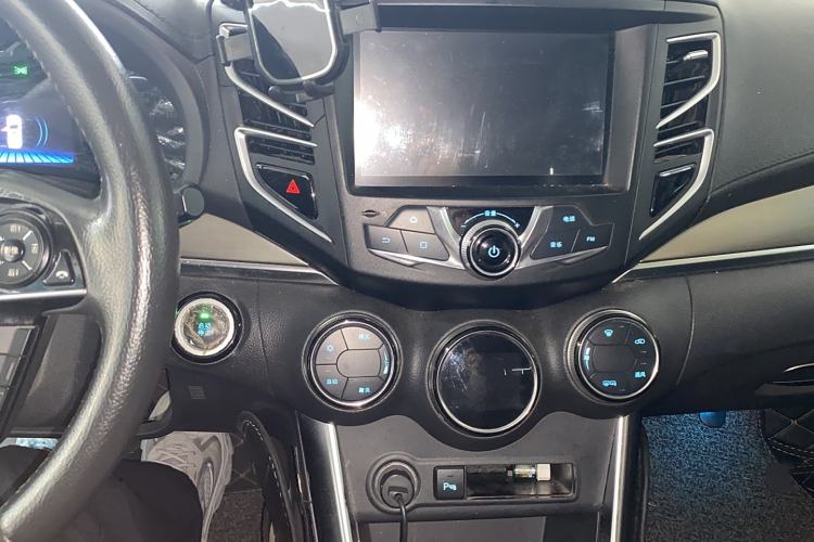 Used BYD Song 2017 Gaishi Upgrade Edition 1.5TI Manual Elite Model Audio And AC Panel