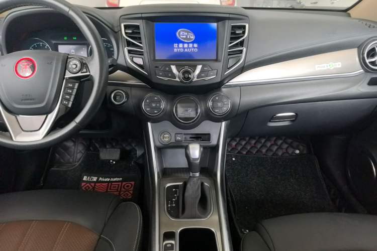 Used BYD Song 2017 Gaishi Upgrade Edition 1.5TID Automatic Luxury Model Audio And AC Panel