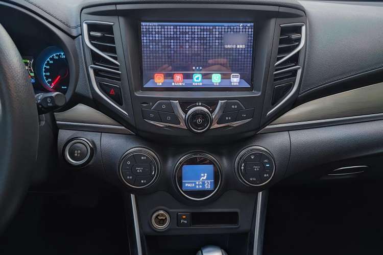 Used BYD Song 2017 Gaishi Upgrade Edition 1.5TID Automatic Luxury Model Audio And AC Panel