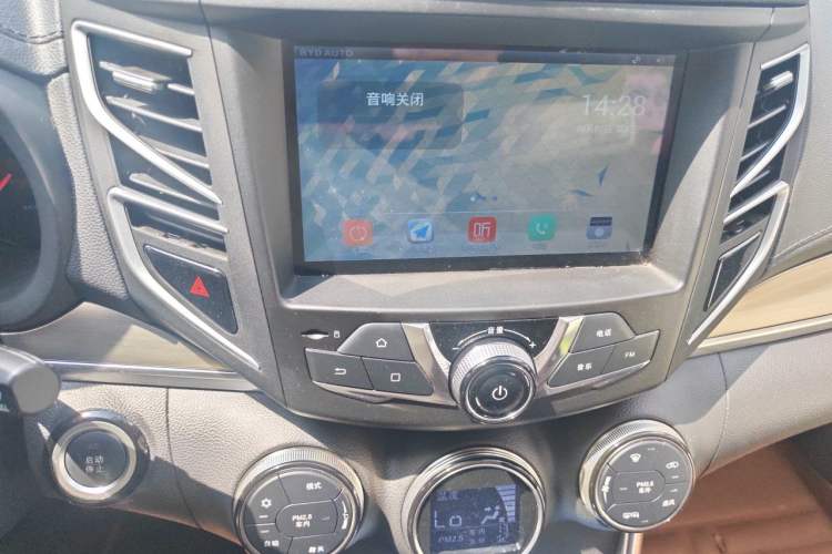 Used BYD Song 2017 Gaishe Upgrade Edition 1.5TID Automatic Elite Model Audio And AC Panel