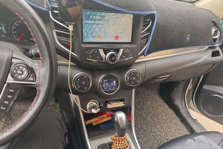 Used BYD Song 2017 Gaishe Upgrade Edition 1.5TID Automatic Elite Model Audio And AC Panel
