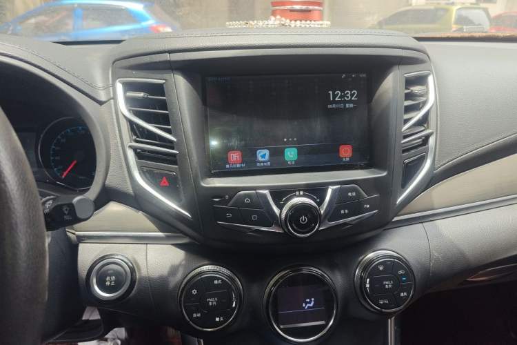Used BYD Song 2017 Gaishe Upgrade Edition 1.5TID Automatic Elite Model Audio And AC Panel