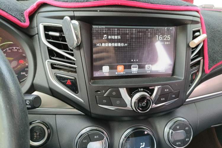 Used BYD Song 2017 Gaishi Upgrade Edition 1.5TI Manual Elite Model Audio And AC Panel