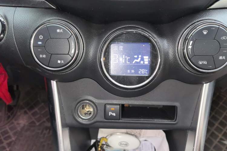 Used BYD Song 2017 Gaishi Upgrade Edition 1.5TI Manual Elite Model Audio And AC Panel