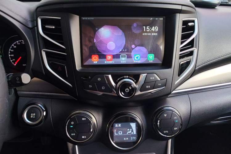 Used BYD Song 2017 Gaishi Upgrade Edition 1.5TI Manual Elite Model Audio And AC Panel